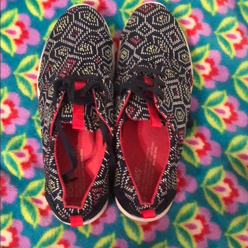 Toms stitched shoes. Size 8.5